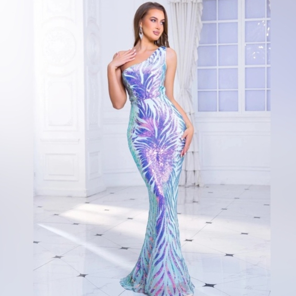 NWT Giffniseti One Shoulder Holographic Sequin Mermaid Gown Small